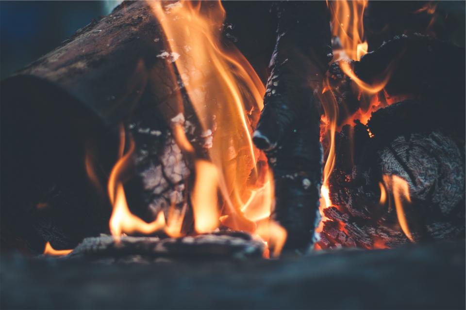 wood logs flames bonfire 