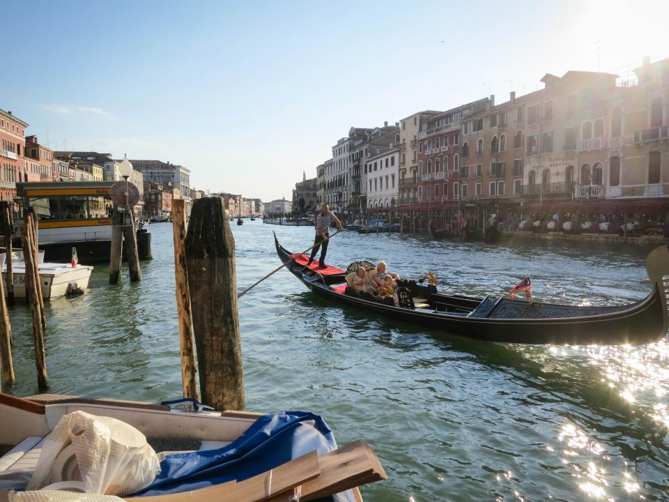 gondola Venice Italy - WeLoveSoLo